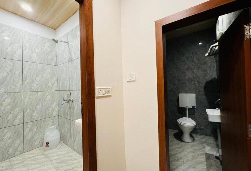 اتاق لوکس خانوادگی, Suryodaya