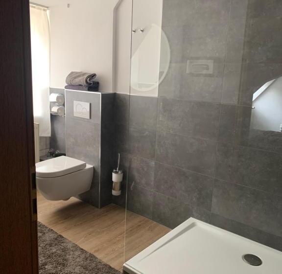 스탠다드 룸, Zur Post