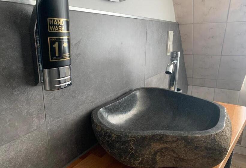 스탠다드 룸, Zur Post