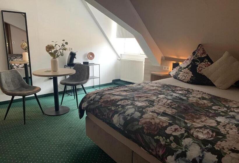 스탠다드 룸, Zur Post