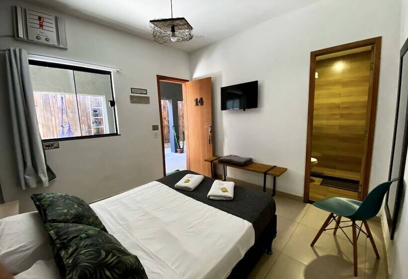 سوییت سوپریور, A Coroa Hostel & Suites