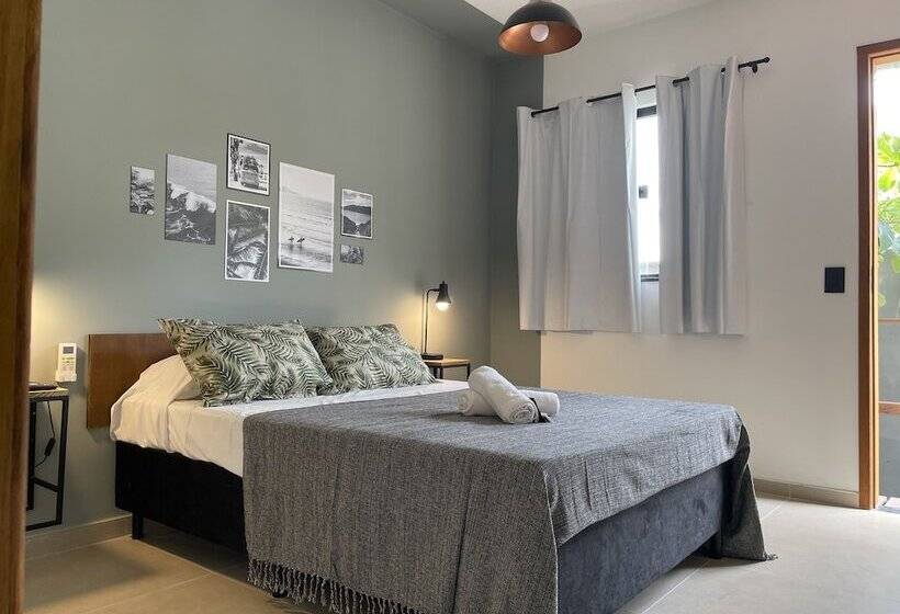 سوییت سوپریور, A Coroa Hostel & Suites