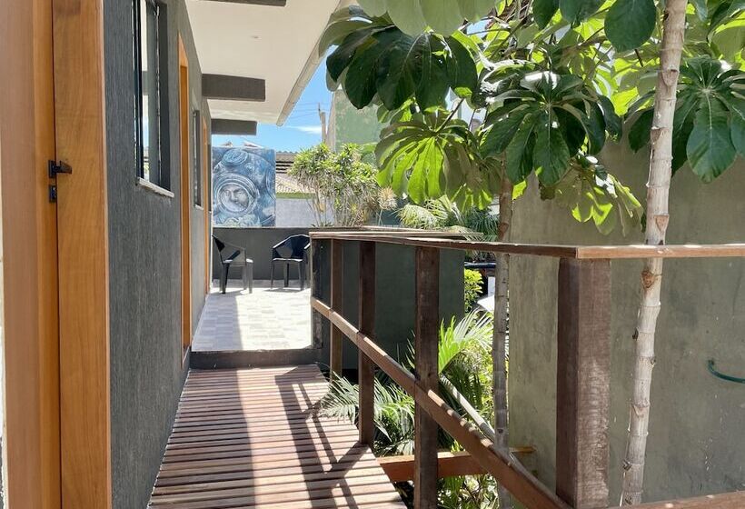 سوییت سوپریور, A Coroa Hostel & Suites