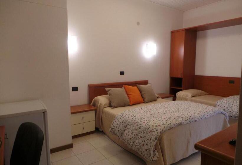 جناح جونيور عائلى, Europa