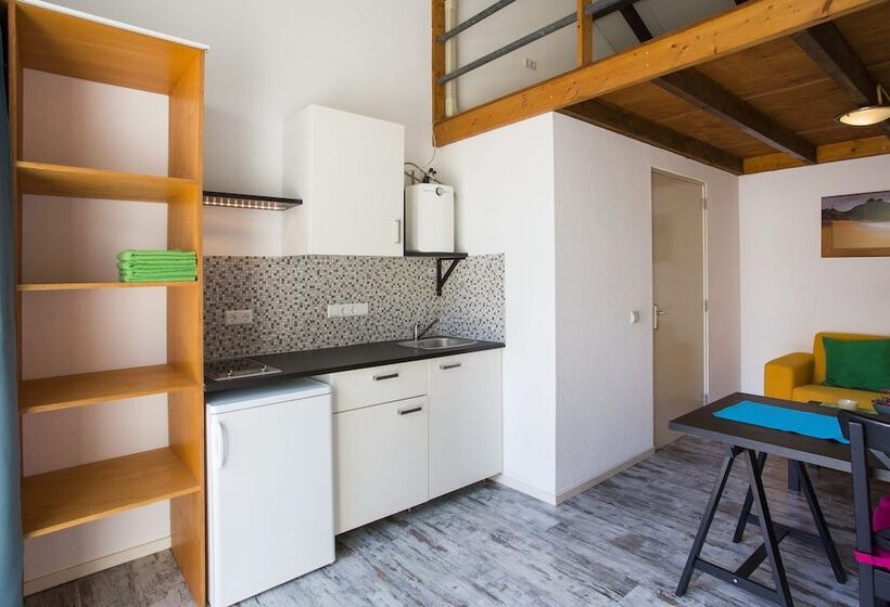 استودیوی لوکس, Willemstad Resort