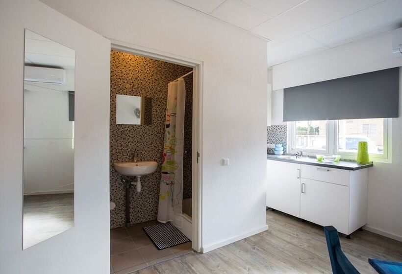 استودیوی استاندارد, Willemstad Resort