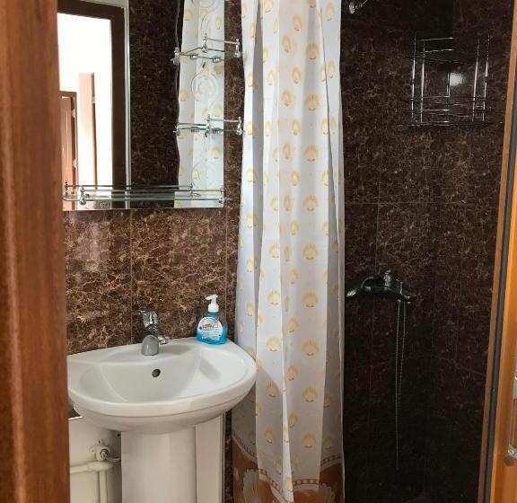اتاق استاندارد با سرویس بهداشتی مشترک, Anush`s B&b