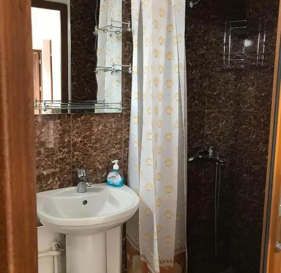اتاق استاندارد با سرویس بهداشتی مشترک, Anush`s B&b