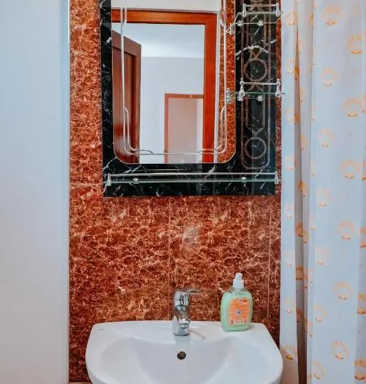 اتاق استاندارد با سرویس بهداشتی مشترک, Anush`s B&b