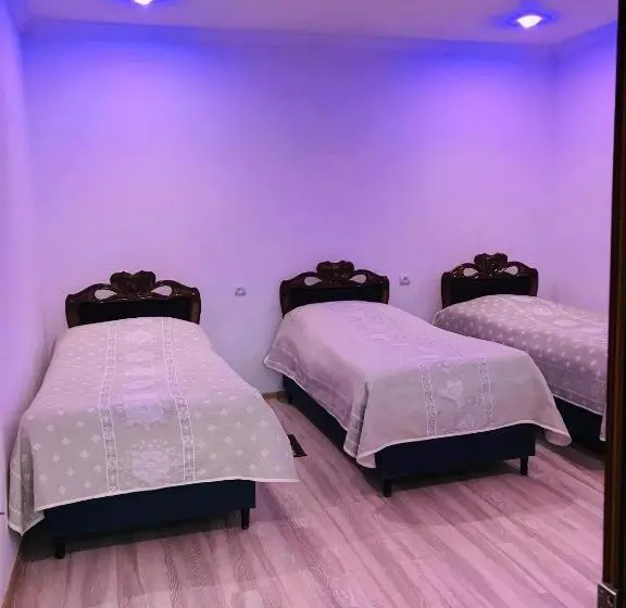 اتاق استاندارد چهار تخته, Anush`s B&b