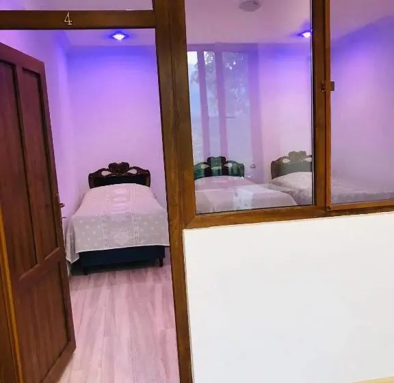 اتاق استاندارد چهار تخته, Anush`s B&b