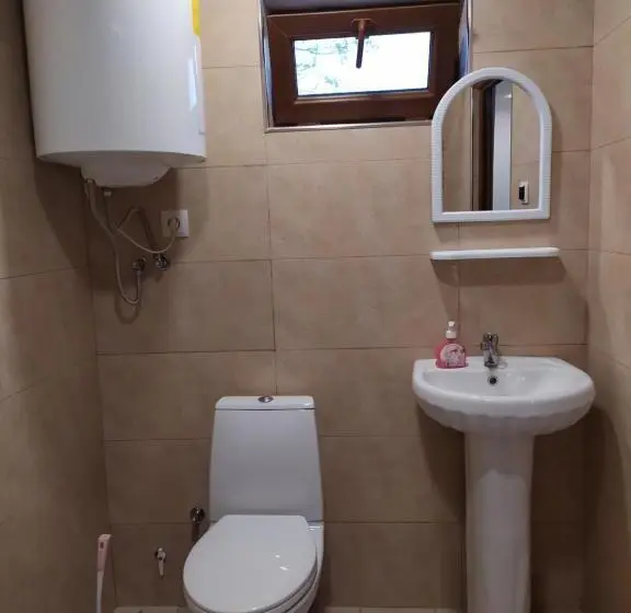 اتاق استاندارد چهار تخته, Anush`s B&b