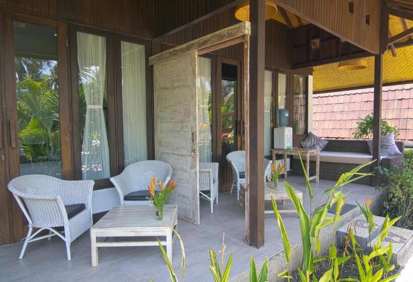Трехместный Номер Стандарт Вид на Бассейн, Gili Air Bungalows