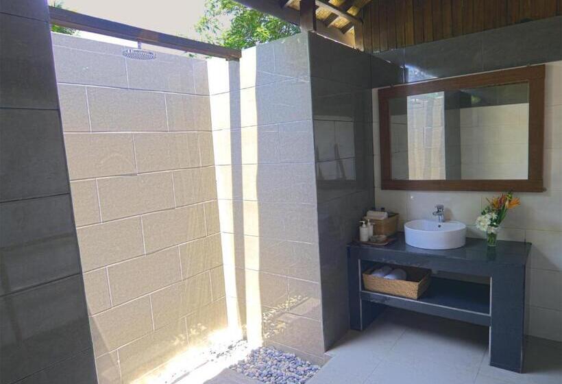 プールの見えるスタンダードトリプルルーム, Gili Air Bungalows