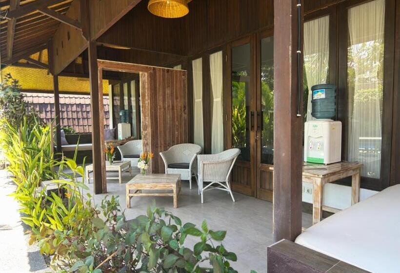 プールの見えるスタンダードトリプルルーム, Gili Air Bungalows