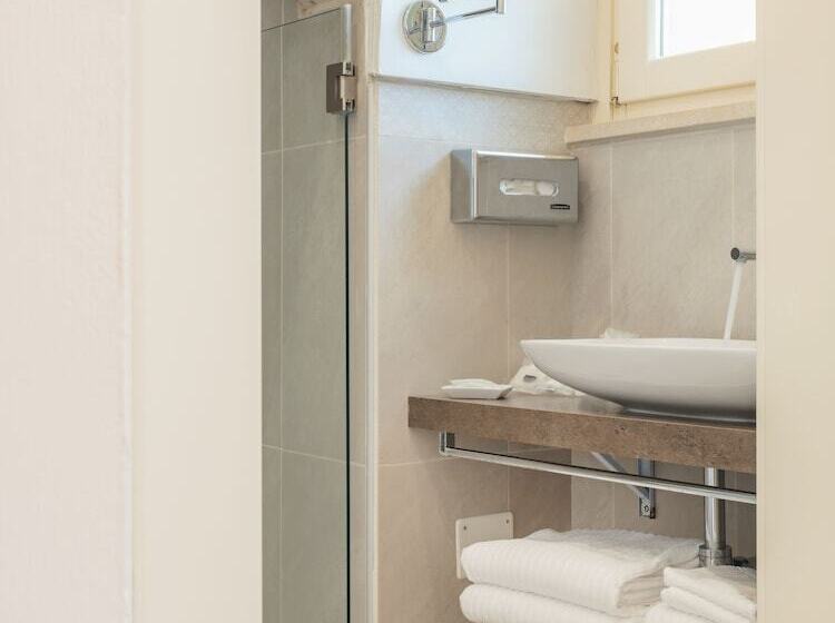 标准间, Palazzo Degli Abati