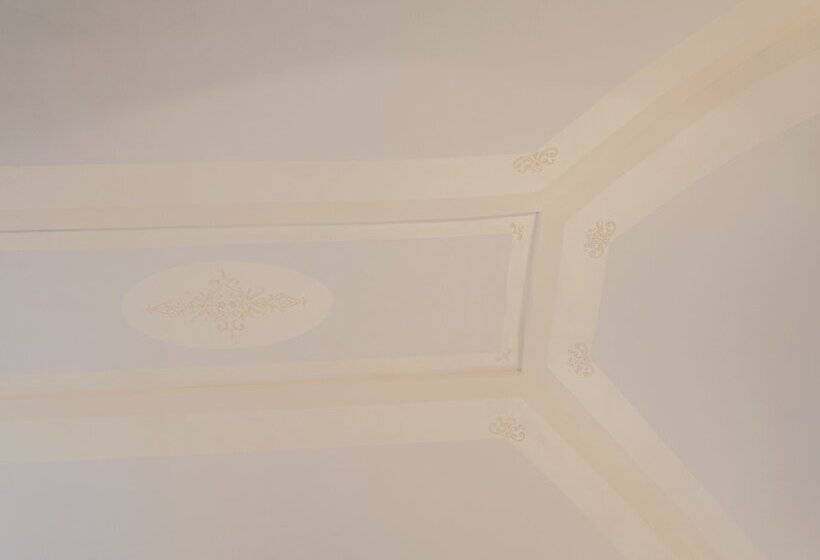 标准间, Palazzo Degli Abati