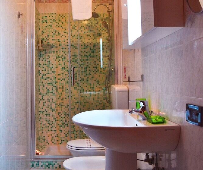 اتاق استاندارد سه نفره, Venice Lion Residence Vespucci