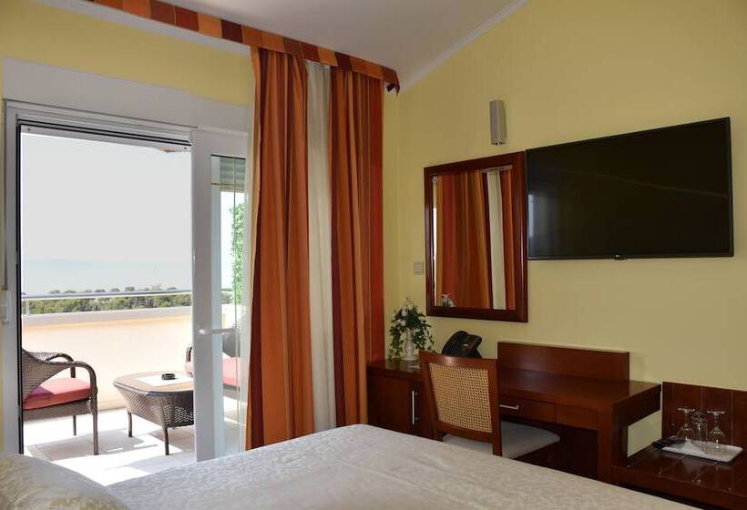 غرفة قياسية مطلّة علي البحر مزوَّدة بتراس, Villa Mila