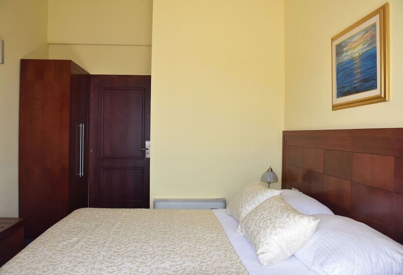 غرفة قياسية مطلّة علي البحر مزوَّدة بتراس, Villa Mila