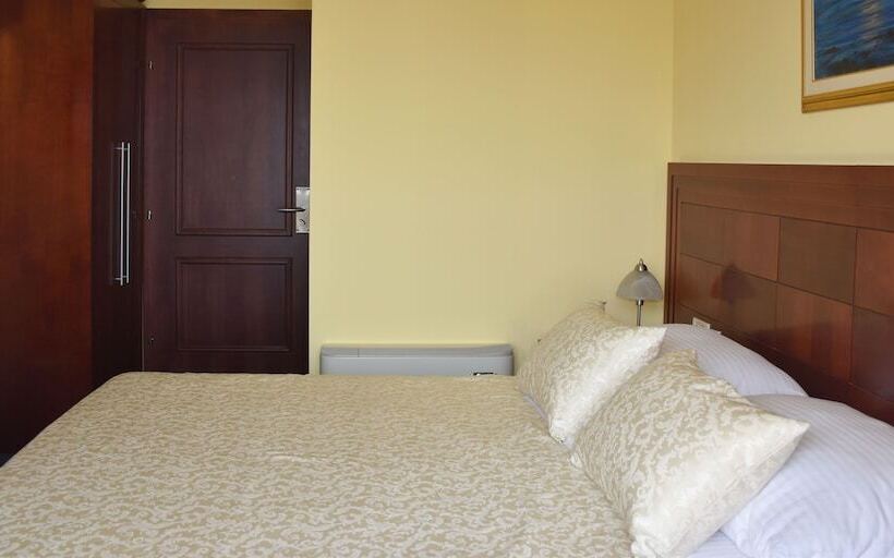 غرفة قياسية مطلّة علي البحر مزوَّدة بتراس, Villa Mila