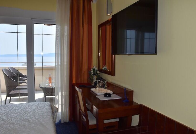 غرفة قياسية مطلّة علي البحر مزوَّدة بتراس, Villa Mila