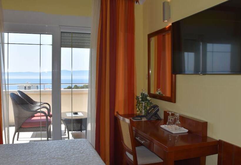 غرفة قياسية مطلّة علي البحر مزوَّدة بتراس, Villa Mila