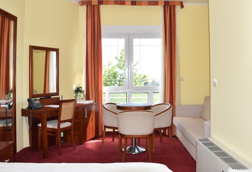 غرفة قياسية مطلّة علي البحر, Villa Mila