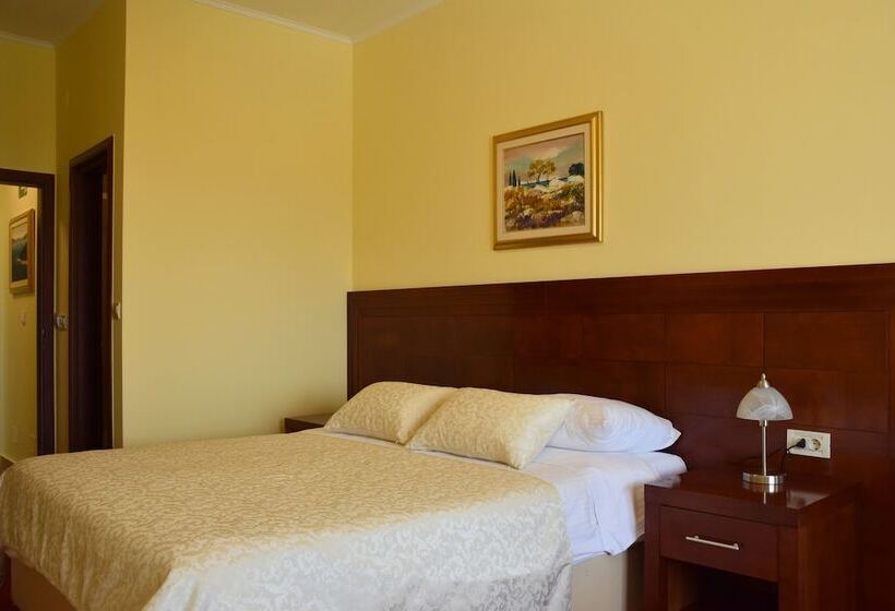 غرفة قياسية مطلّة علي البحر, Villa Mila