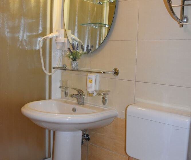 غرفة قياسية مطلّة علي البحر, Villa Mila