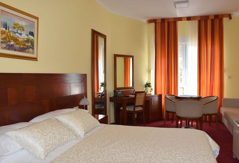 غرفة قياسية مطلّة علي البحر, Villa Mila