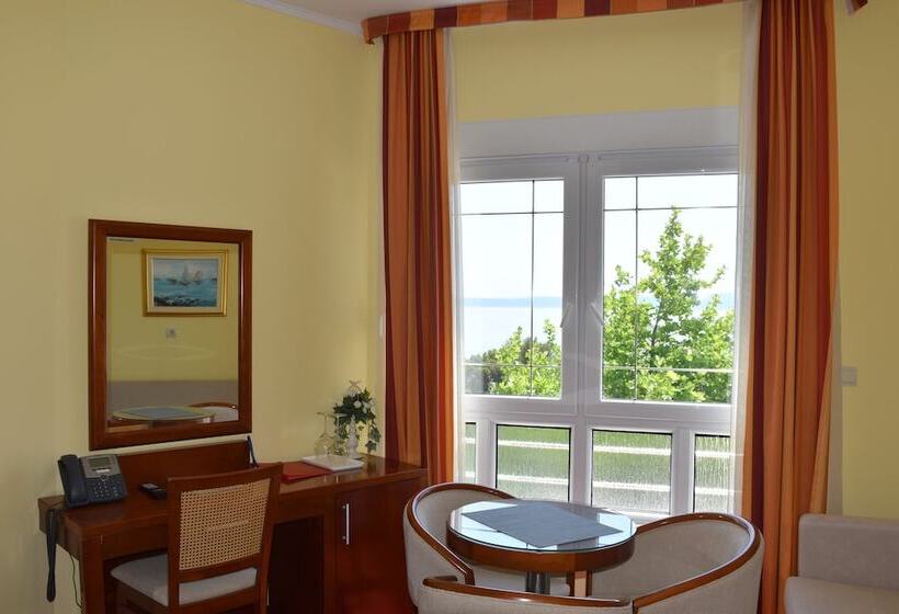 غرفة قياسية مطلّة علي البحر, Villa Mila