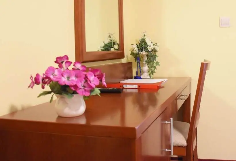 1 Schlafzimmer Apartment mit Terrasse Poolblick, Villa Mila
