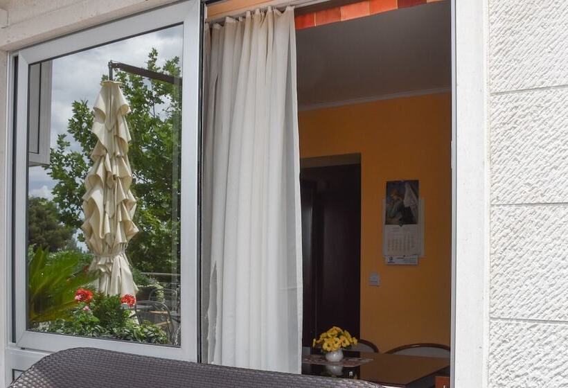 شقة غرفة نوم واحدة مزودة بتراس مطلة على البحر, Villa Mila