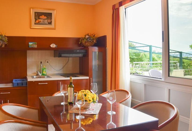 شقة غرفة نوم واحدة مزودة بتراس مطلة على البحر, Villa Mila