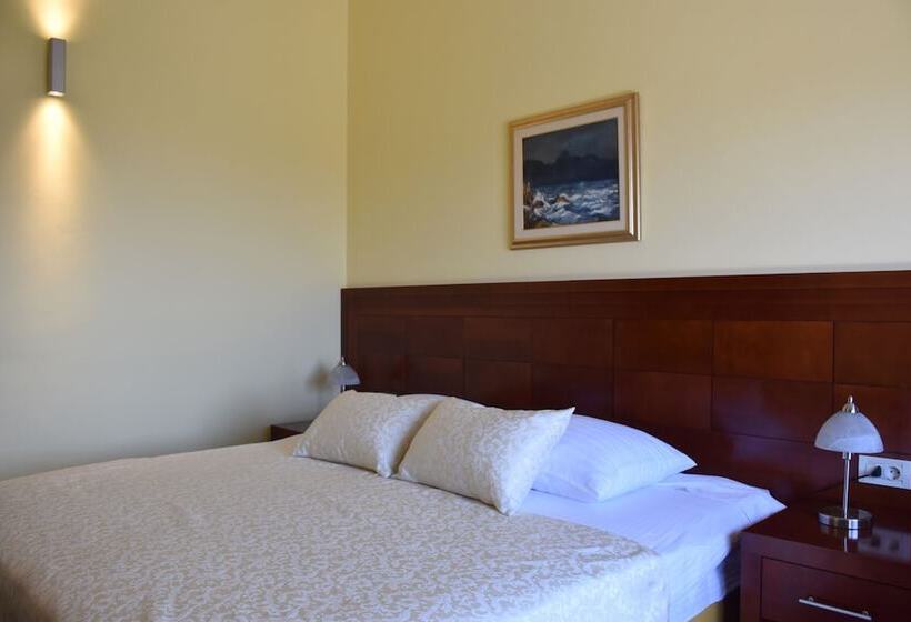 غرفة قياسية مطلّة علي البحر مزوَّدة بتراس, Villa Mila