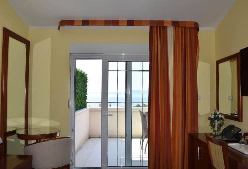 غرفة قياسية مطلّة علي البحر مزوَّدة بتراس, Villa Mila