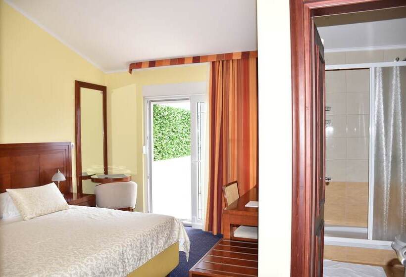 غرفة قياسية مطلّة علي البحر مزوَّدة بتراس, Villa Mila