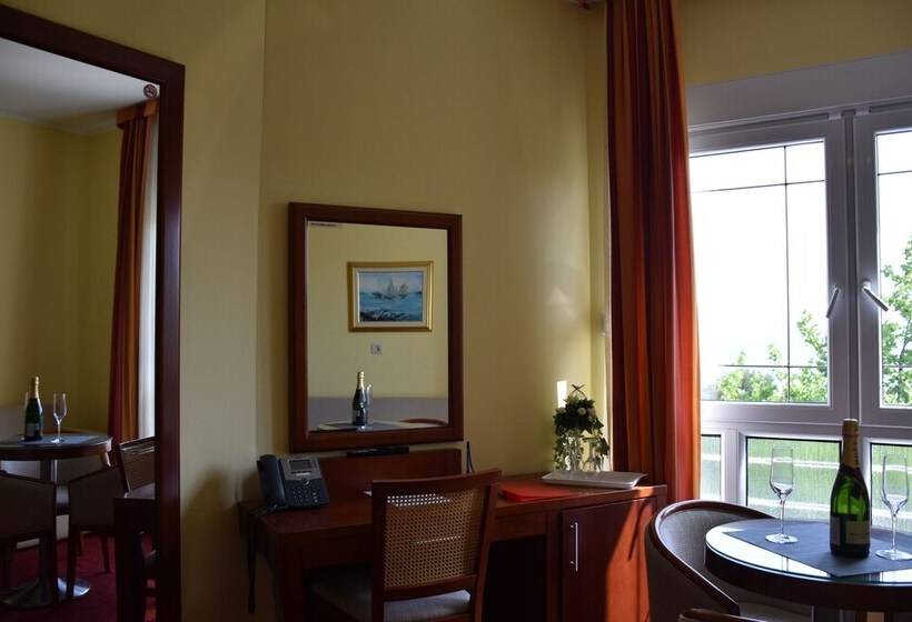 غرفة قياسية مطلّة علي البحر, Villa Mila