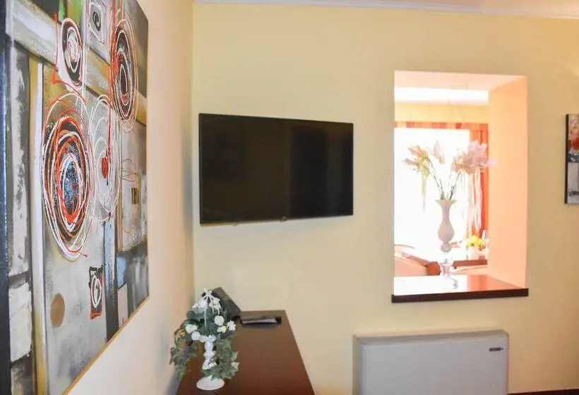 1 Schlafzimmer Apartment mit Terrasse Poolblick, Villa Mila