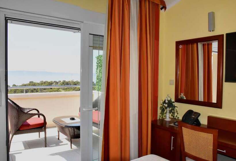 غرفة قياسية مطلّة علي البحر مزوَّدة بتراس, Villa Mila