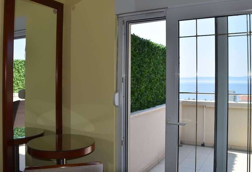 غرفة قياسية مطلّة علي البحر مزوَّدة بتراس, Villa Mila