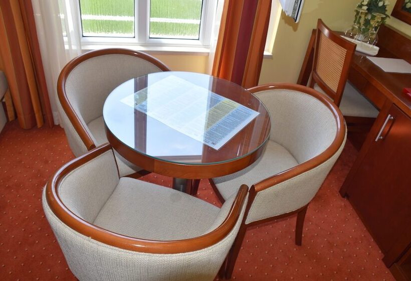 غرفة قياسية مطلّة علي البحر, Villa Mila