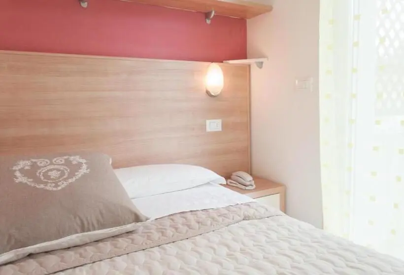 Standard Yhden Hengen Huone Parveke, Airone Cervia B&b Camere E Appartamenti