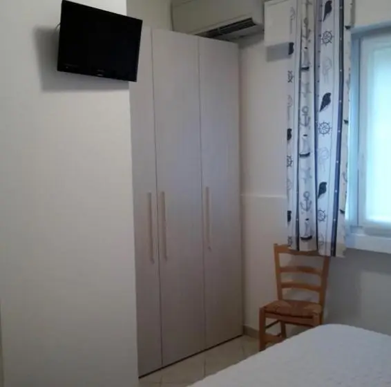 Huoneisto 1 Makuuhuone Pohjakerros, Airone Cervia B&b Camere E Appartamenti