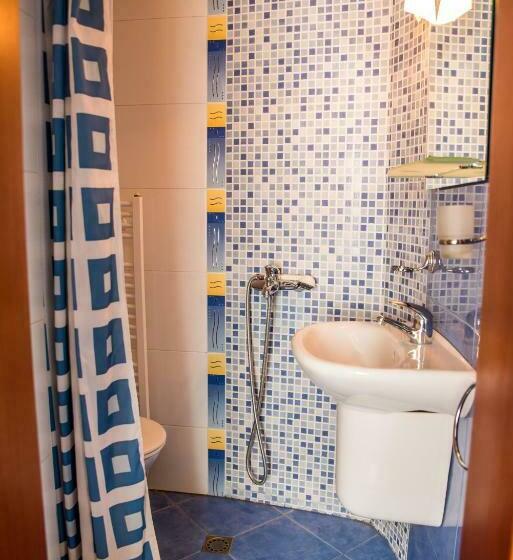 Quarto Estandar Individual com Sacada, Bariakov Family