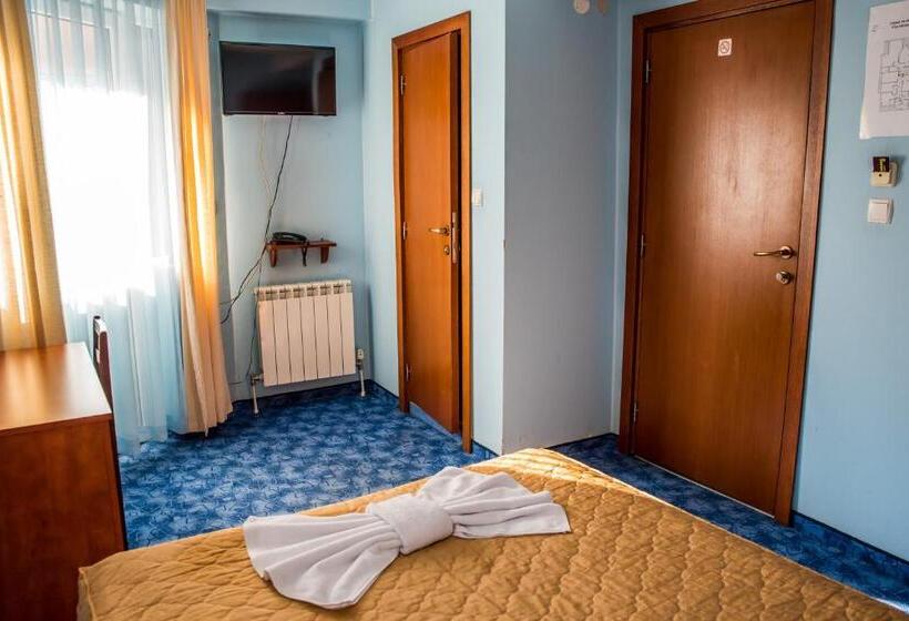 Quarto Estandar Individual com Sacada, Bariakov Family