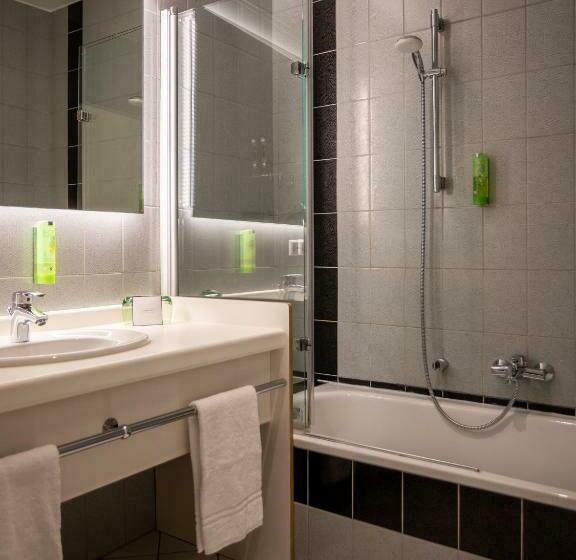 اتاق راحتی, Golf & Country