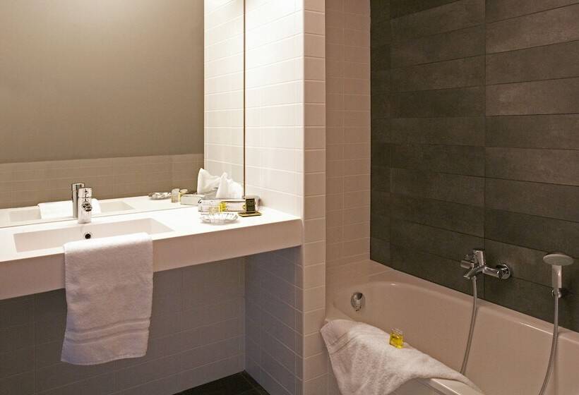 اتاق راحتی, Golf & Country