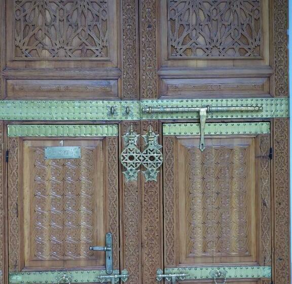 سوییت با چشم‌انداز باغ, Riad Sabah